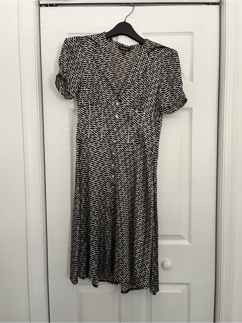 bebe silk Black & White Printed Midi Dress